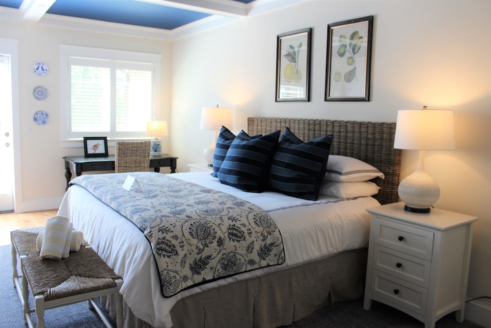 Luxury Room, 1 King Bed, Fireplace, Garden View