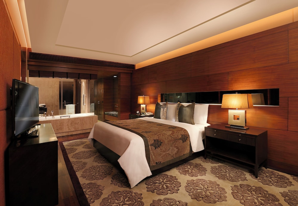 Executive Suite - Photo 5