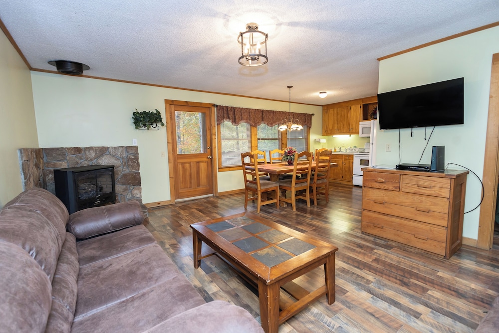 Family Cabin, 1 Bedroom, Kitchenette, Hill View photo 1