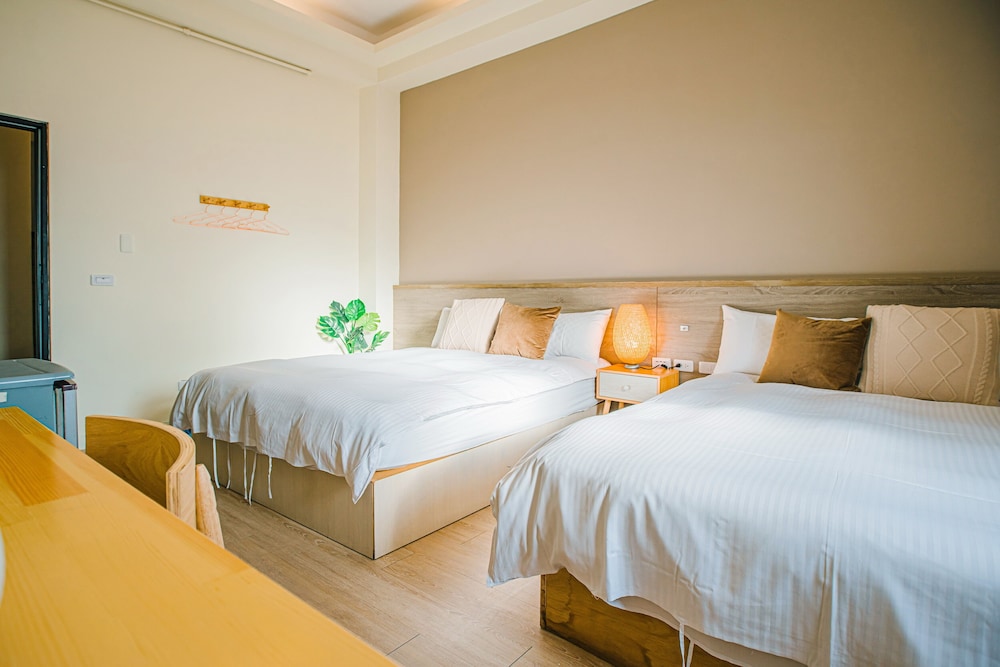 Standard Quadruple Room - Photo 11