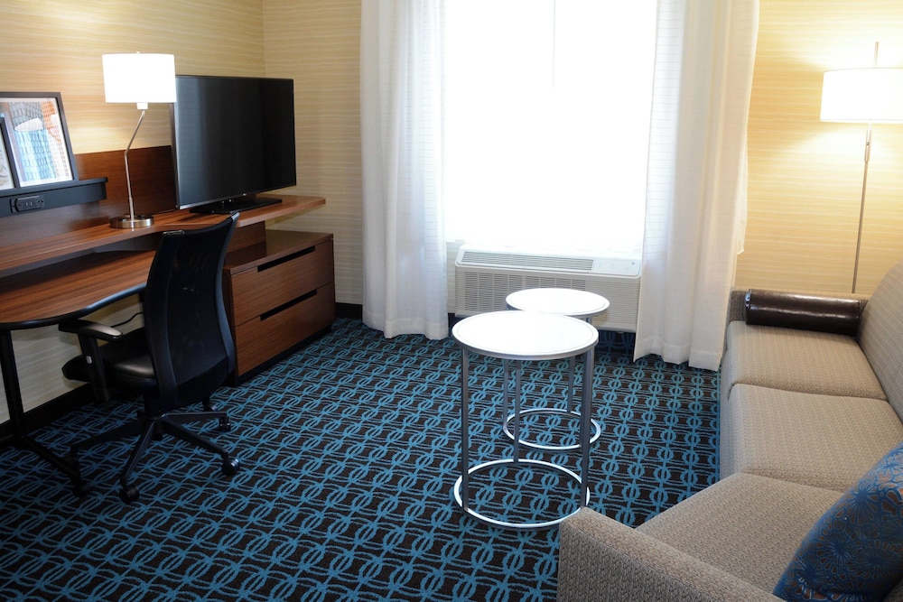 Suite, Multiple Beds (Mobility/Hearing Accessible, Tub) photo 2