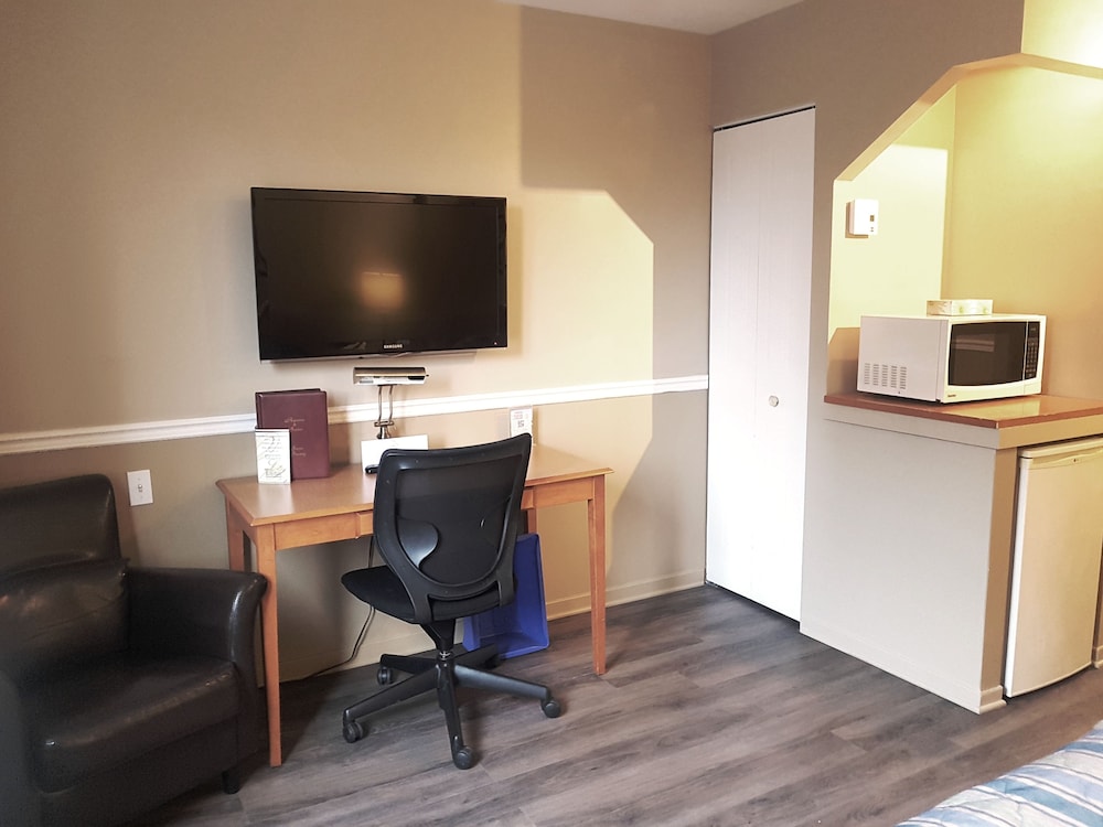 Standard Room, 2 Queen Beds - Photo 2