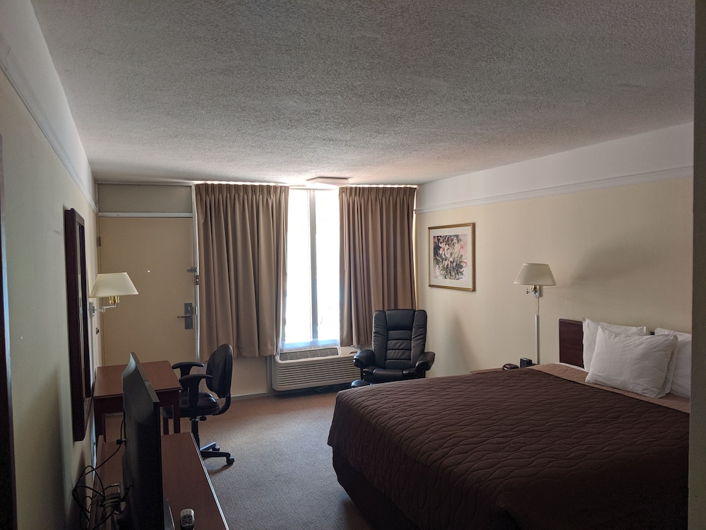 Suite, 1 King Bed, Non Smoking, Patio
