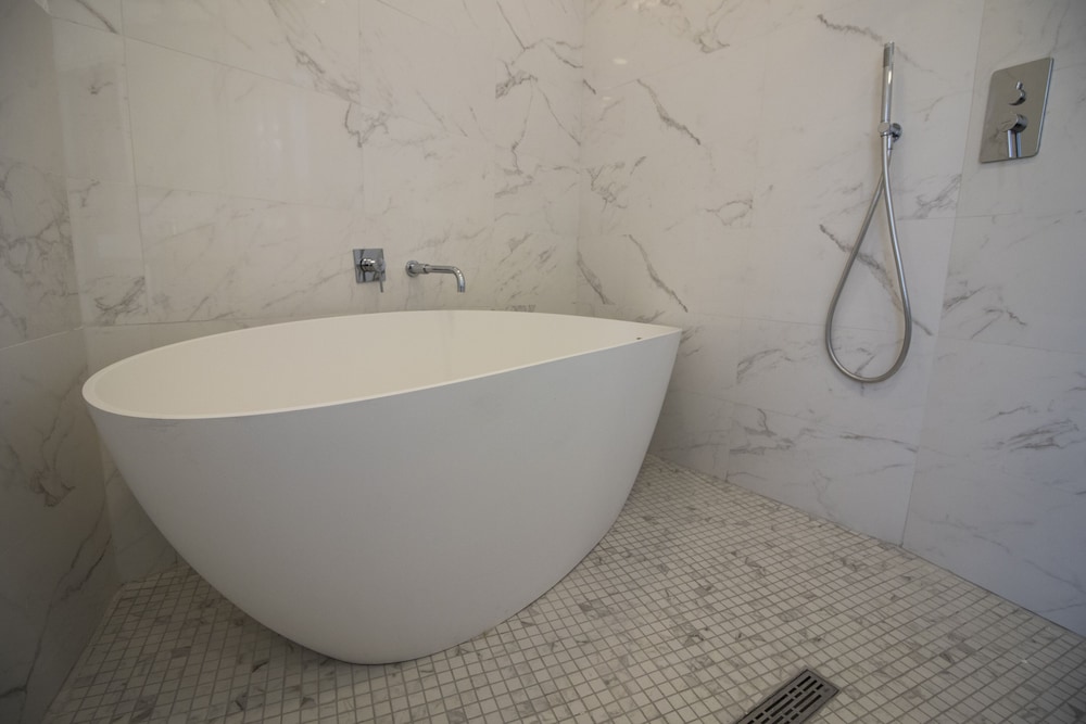 Executive Suite - Photo 17