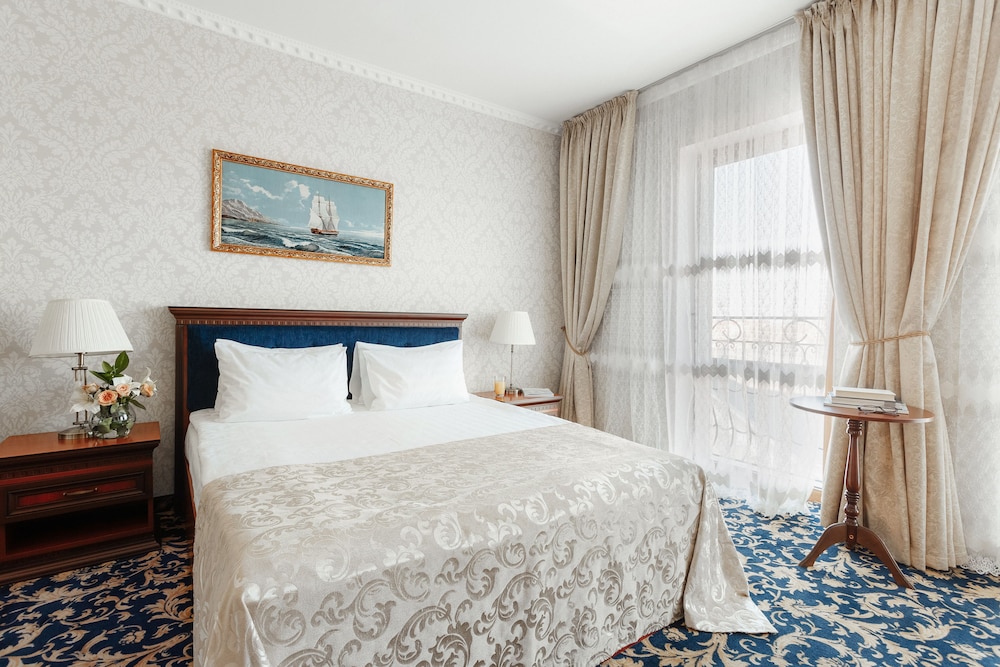 Deluxe Room, Balcony, City View