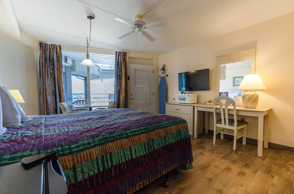 Standard Room, 1 Queen Bed photo 1