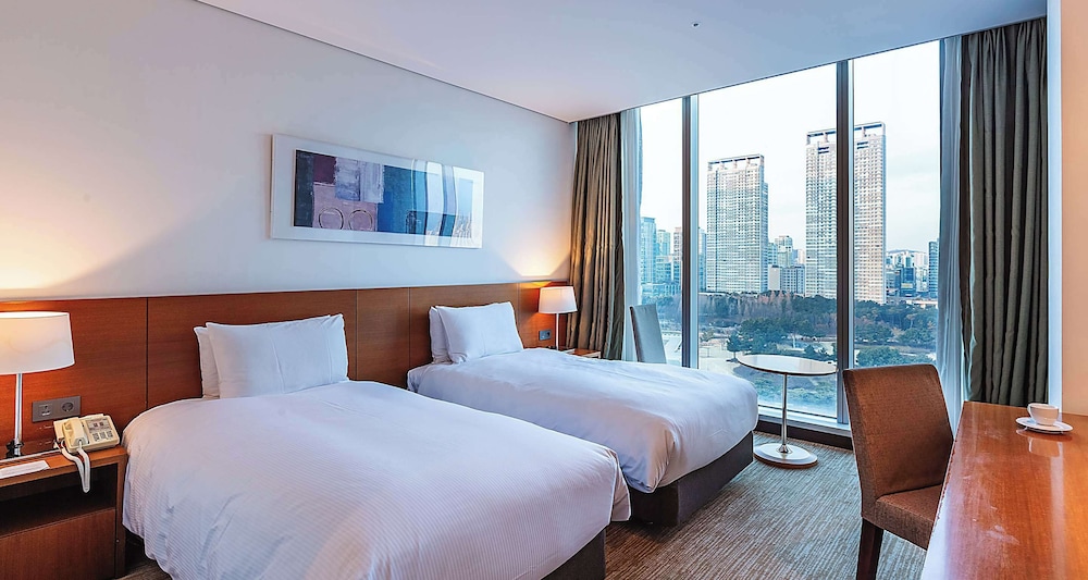 Deluxe Room, 2 Twin Beds, Non Smoking, Park View - Photo 3