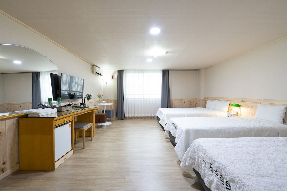 Deluxe Twin Room - Photo 1