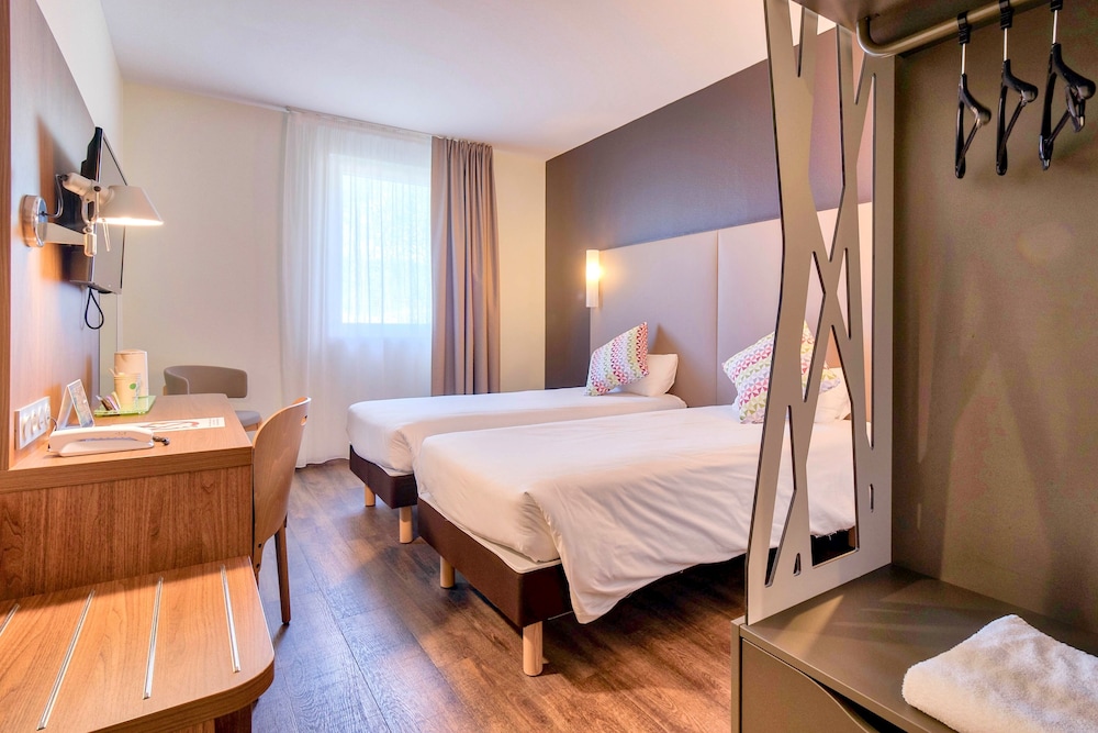 Standard Room, 2 Twin Beds photo 2