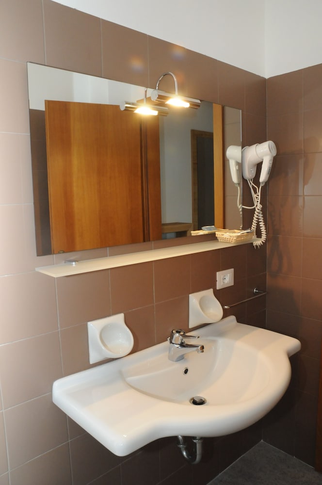 Double Room - Photo 5