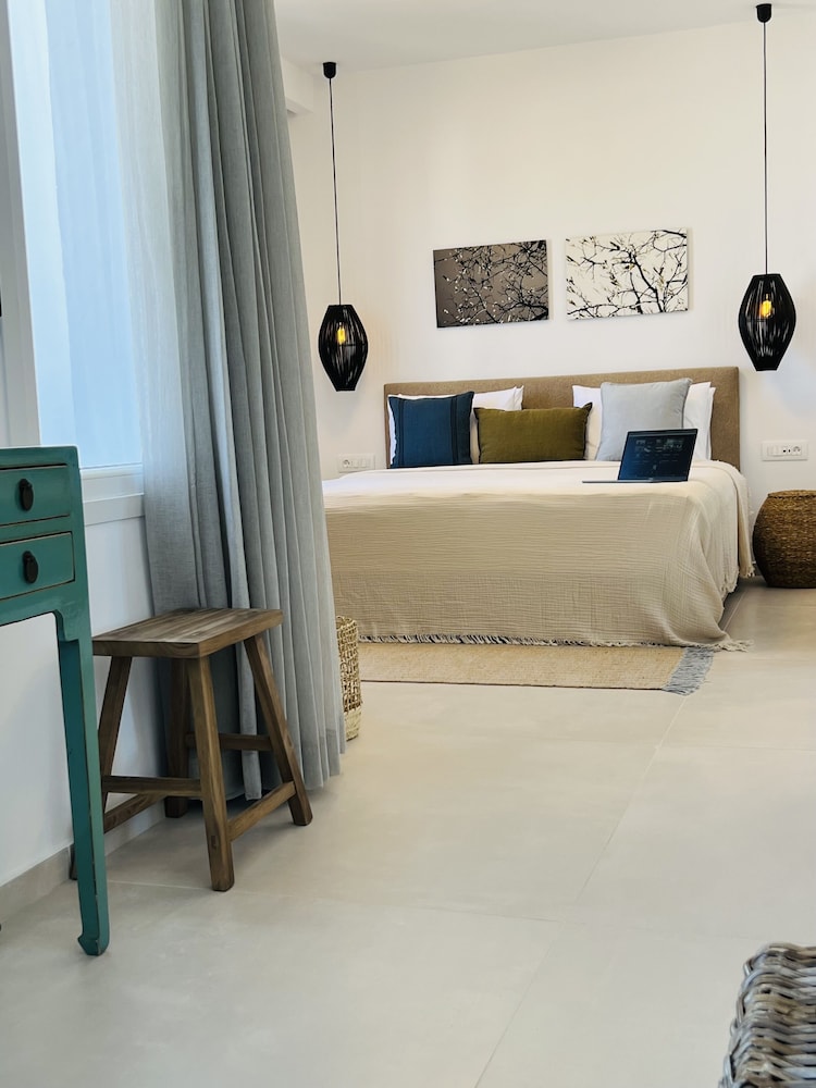 Deluxe Suite, Sea View - Photo 9