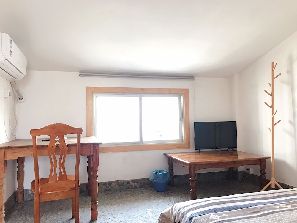 Comfort Loft, 1 King Bed, Non Smoking photo 2