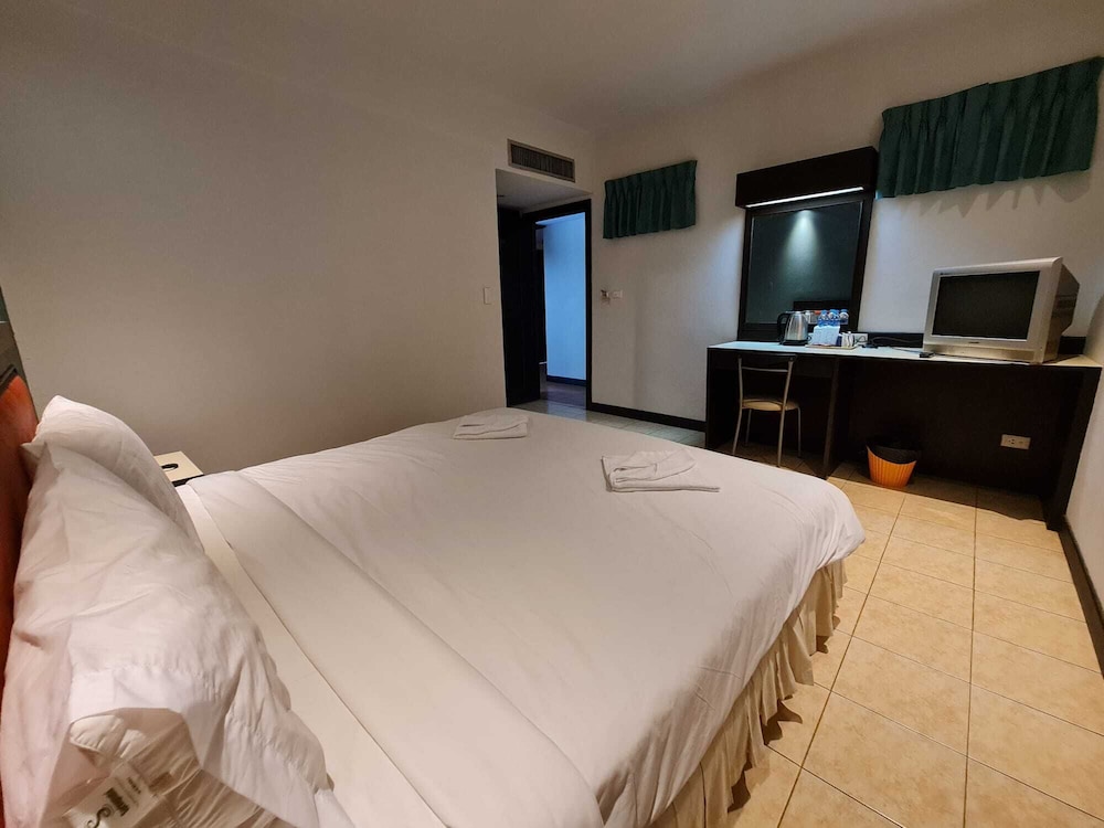 Standard Double or Twin Room - Photo 1
