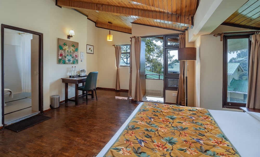 Deluxe Room with Private Balcony photo 3