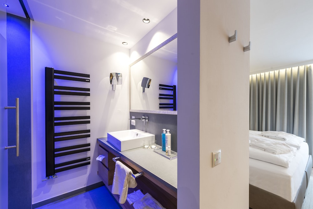 Double Room (Small) - Photo 2