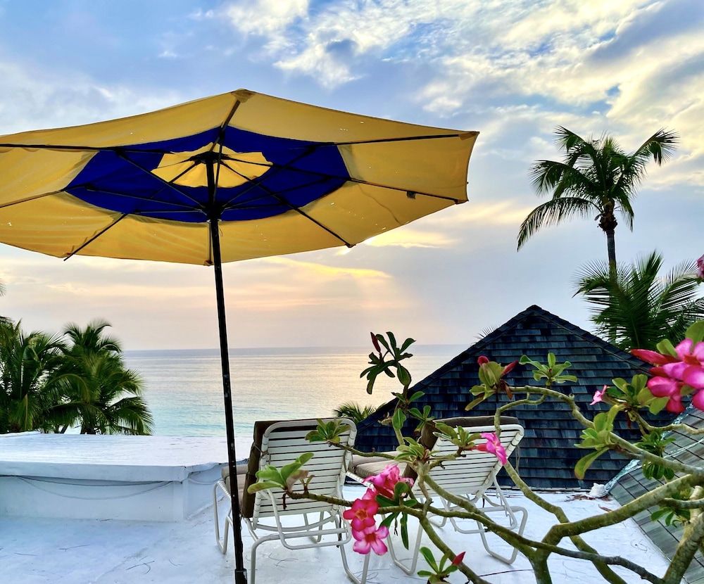 Room, 1 Queen Bed, Beach View, Oceanfront