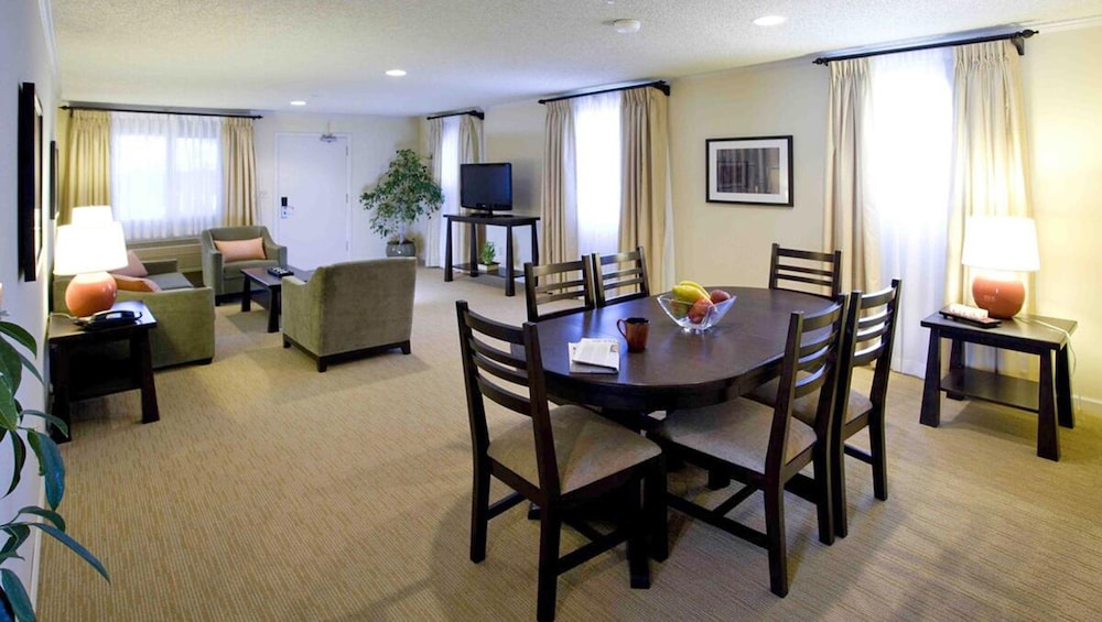 Suite, Non Smoking, Kitchen (3 Queen Beds) - Photo 3