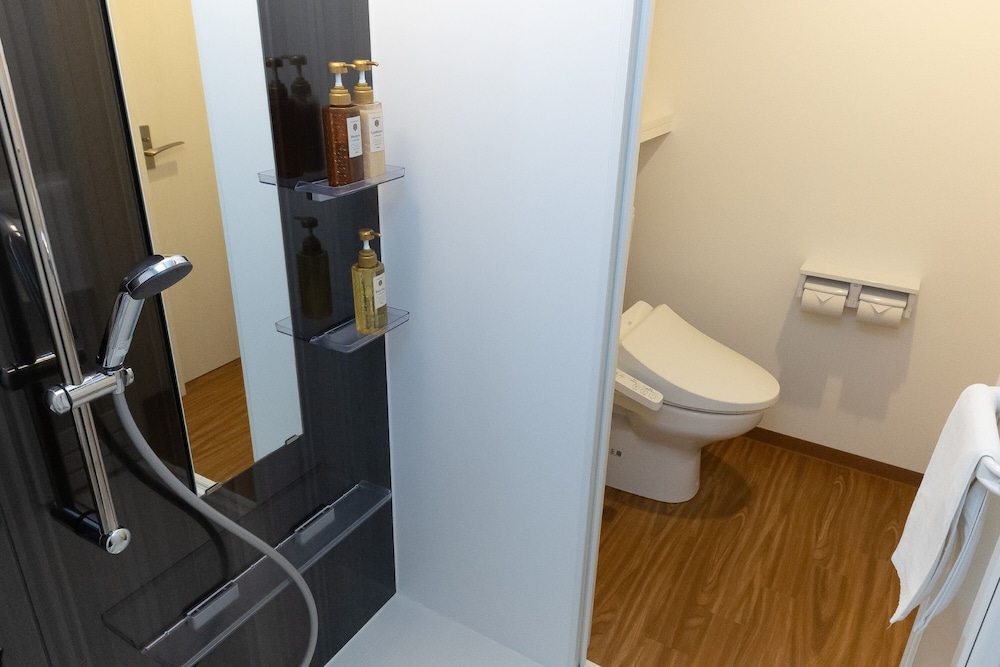 Comfort Twin Room, Multiple Beds, Non Smoking, Refrigerator & Microwave - Photo 6