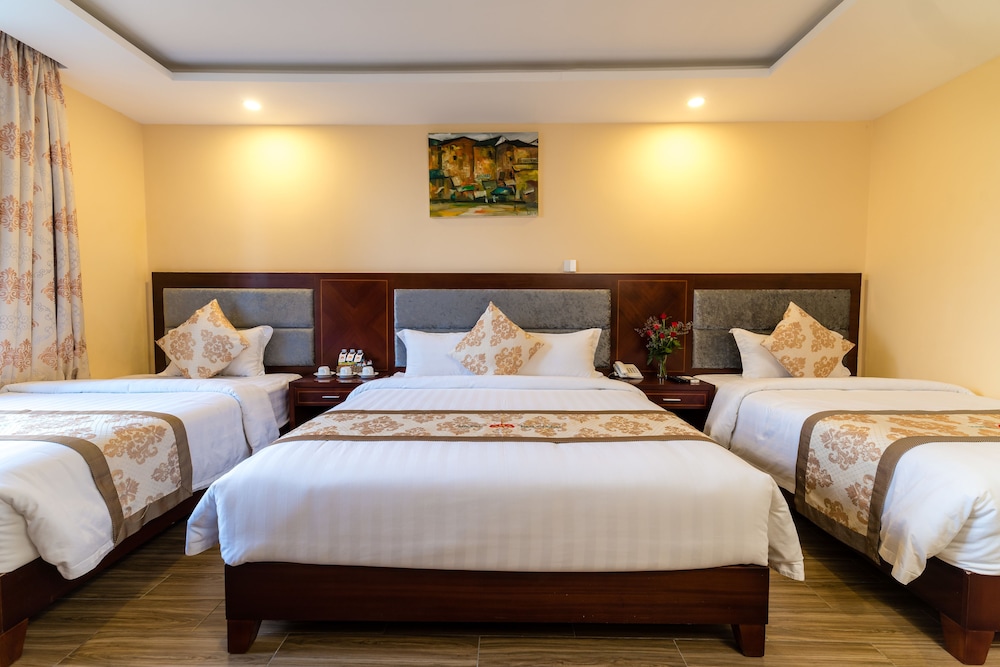 Deluxe Triple Room, City View photo 2