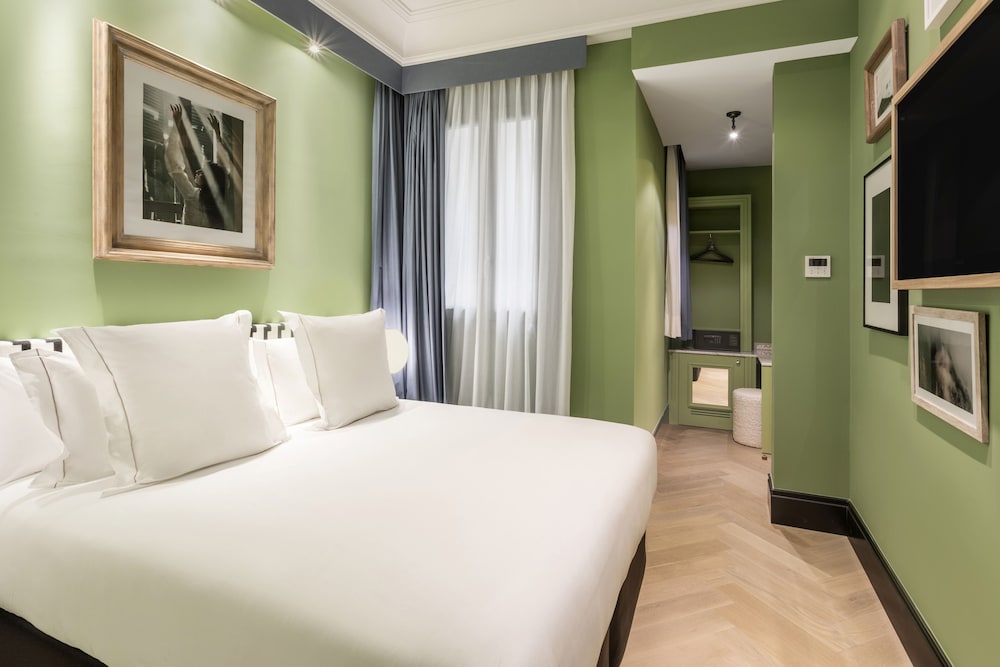 Economy Room