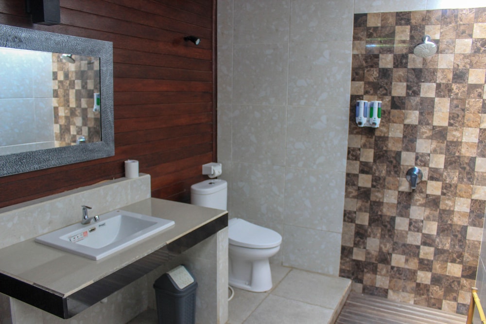 Family Room, 2 Bedrooms, Balcony, Garden View photo 3