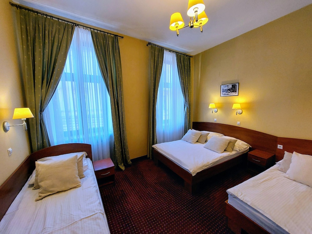 Basic Quadruple Room (with extra bed) photo 3