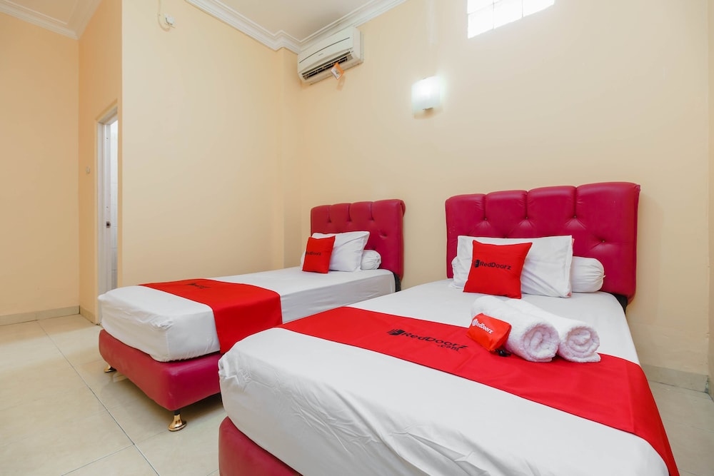 Twin Room (Reddoorz) photo 2