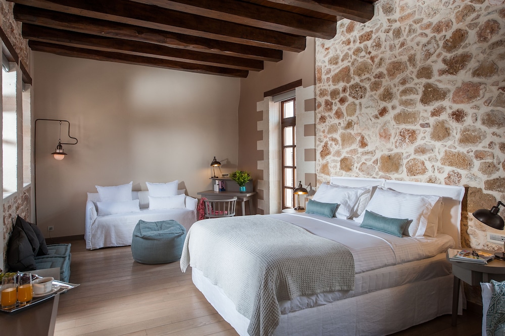 Superior Suite, 1 King Bed with Sofa bed , Porch, photo 6