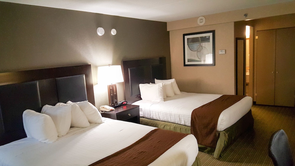 Standard Room, 2 Queen Beds, Non Smoking - Photo 6