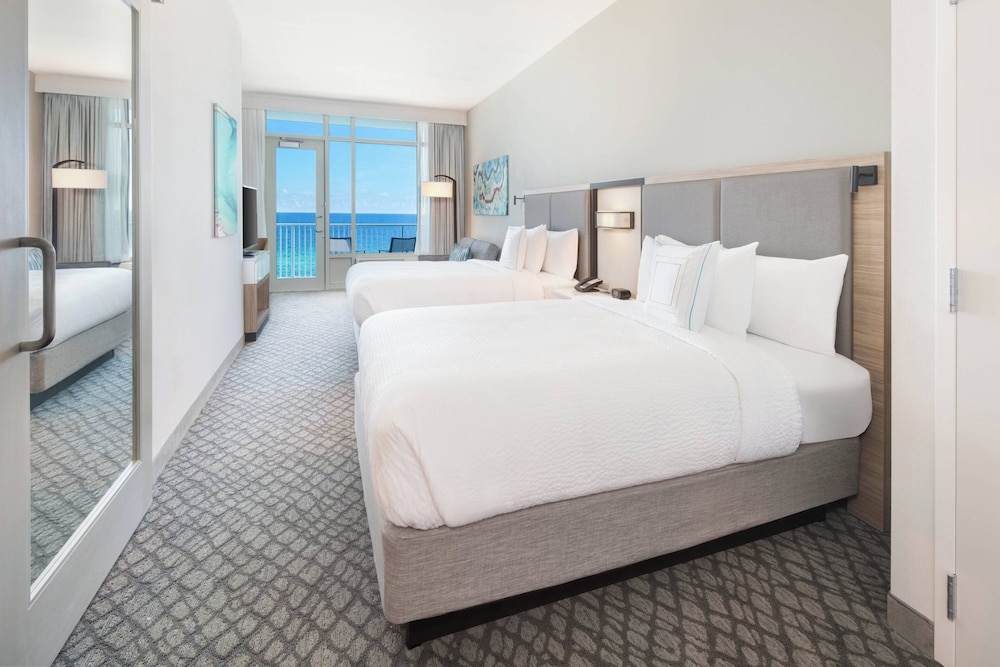 Corner Family Suite, 2 Queen Beds with Sofa Bed and Bunk Beds, Gulf View, Balcony