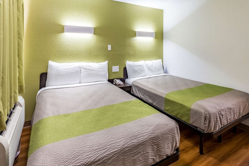 Standard Room, 2 Double Beds, Smoking photo 3