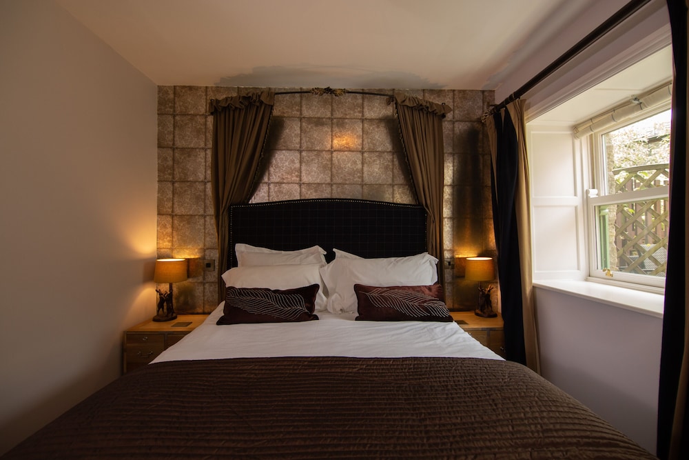 Classic Double Room, Ensuite photo 3