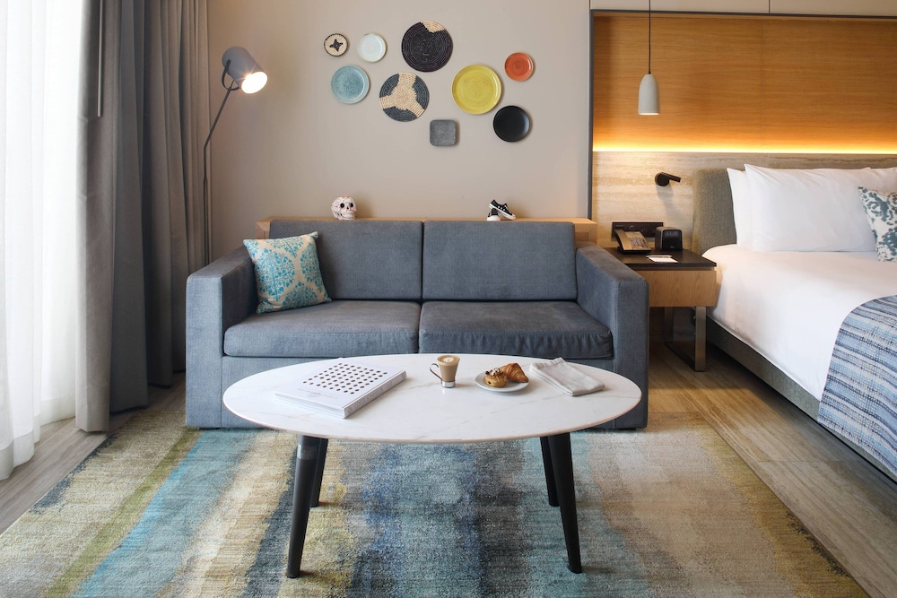 Deluxe Room, 1 King Bed with Sofa bed, Balcony - Photo 4