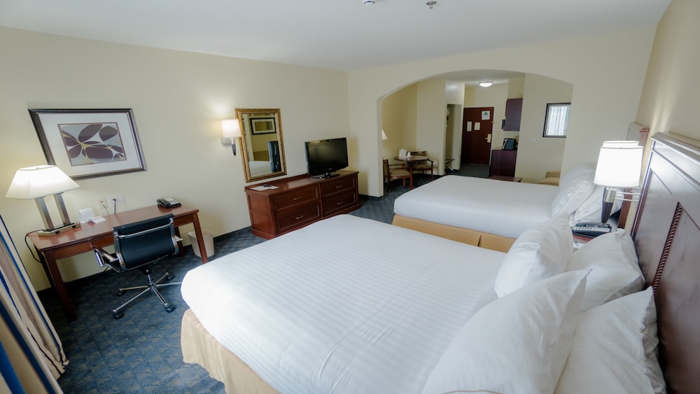Suite, Multiple Beds - Photo 11