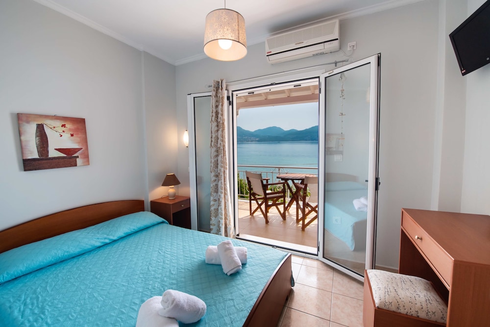 Double Room, 1 Queen Bed photo 1