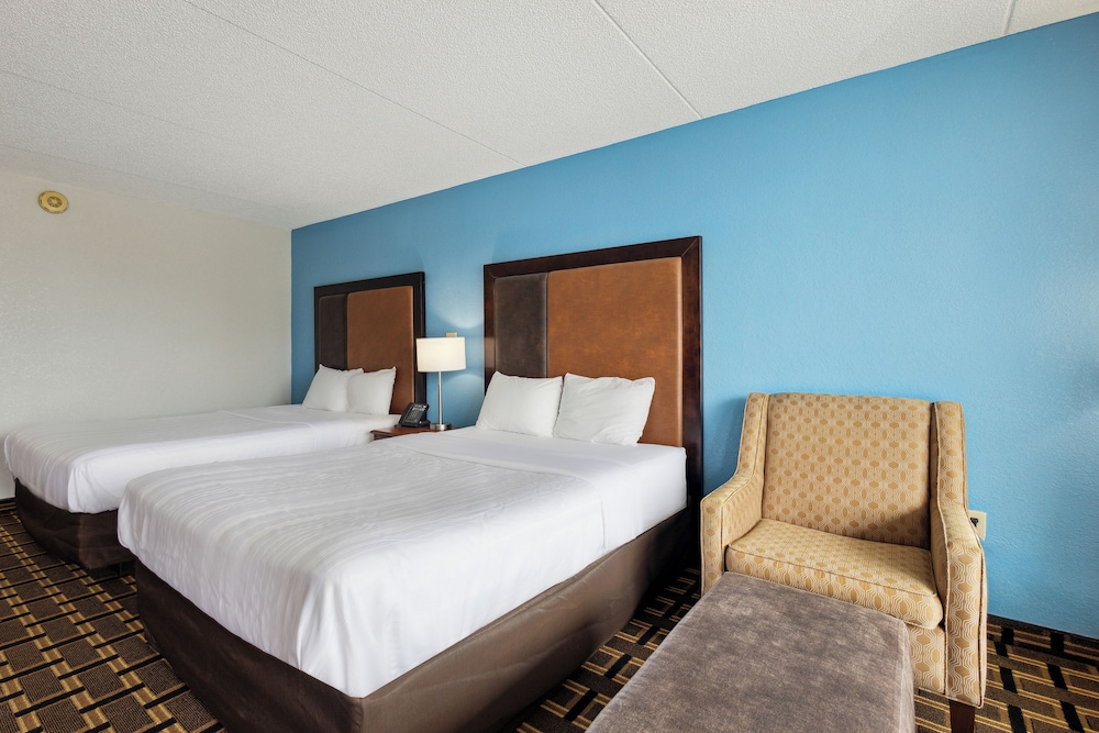Room, 2 Queen Beds, Smoking photo 1