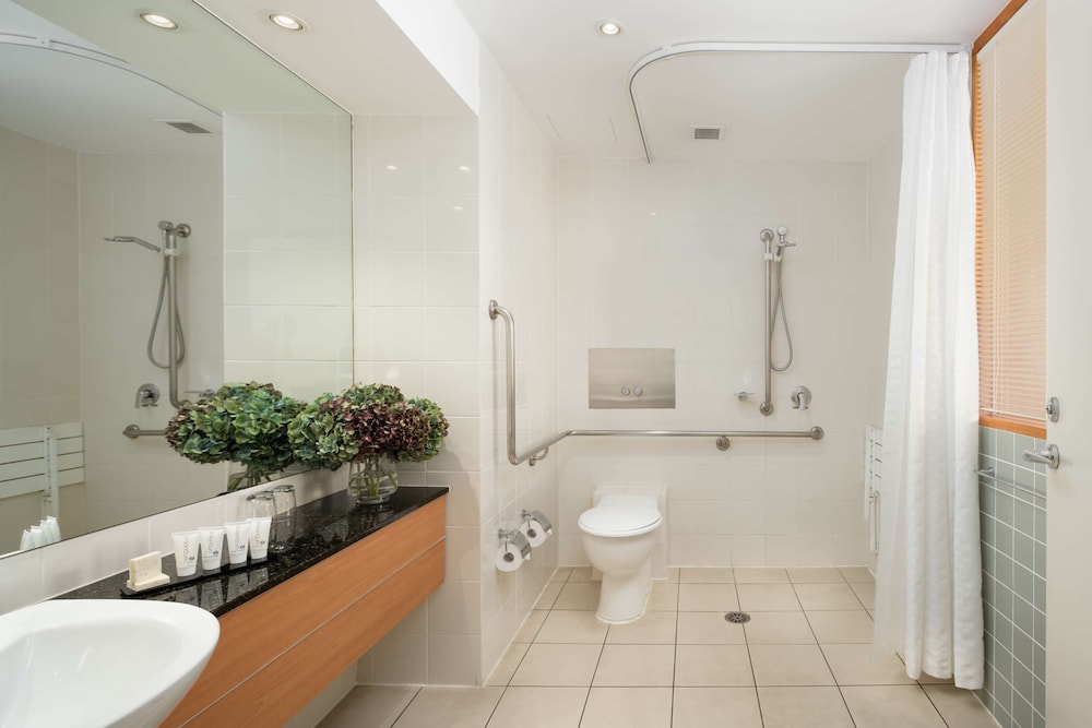 King Accessible Suite - Photo 7