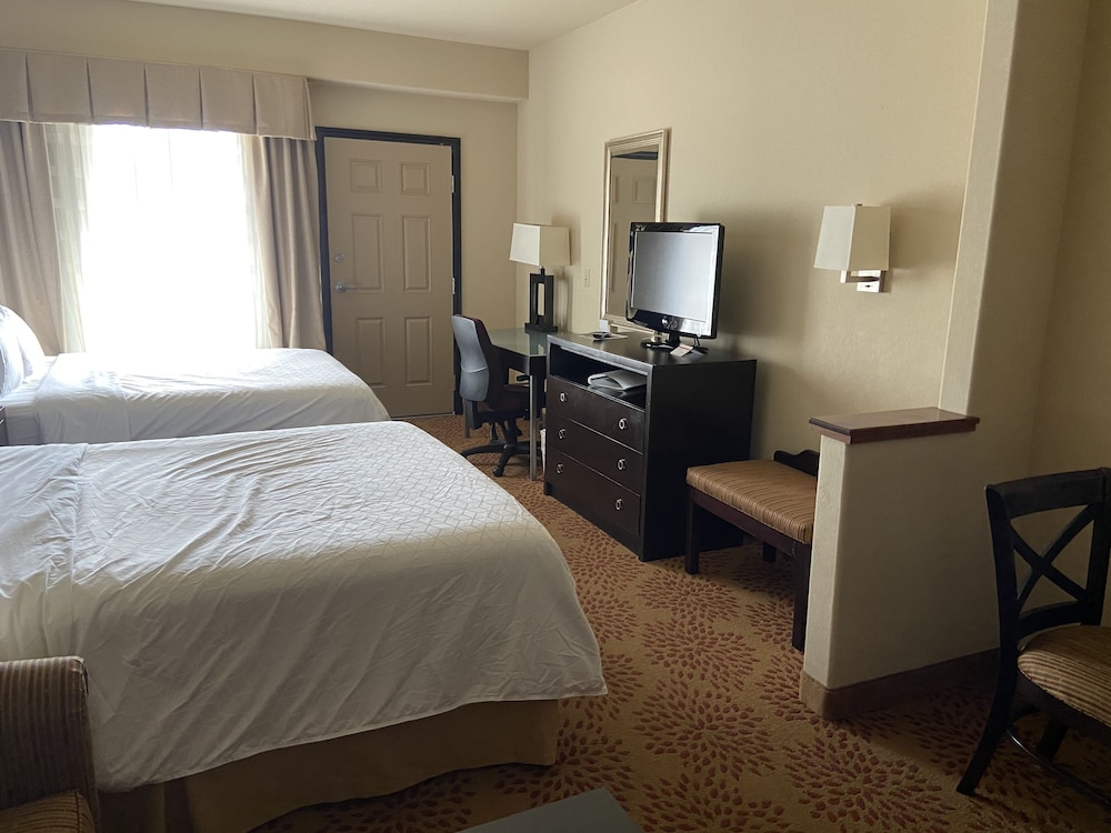 Suite, Multiple Beds, Balcony (Wet Bar) - Photo 5