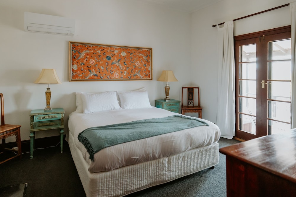 Superior Suite, 1 King Bed, Balcony photo 2