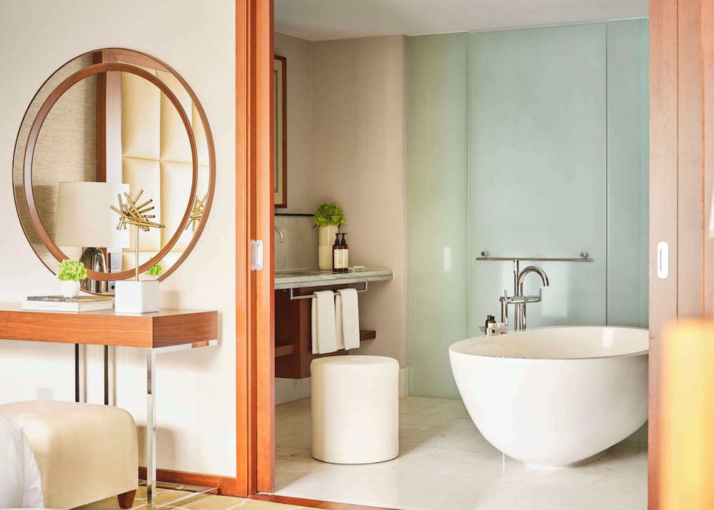 Suite (Ambassador)