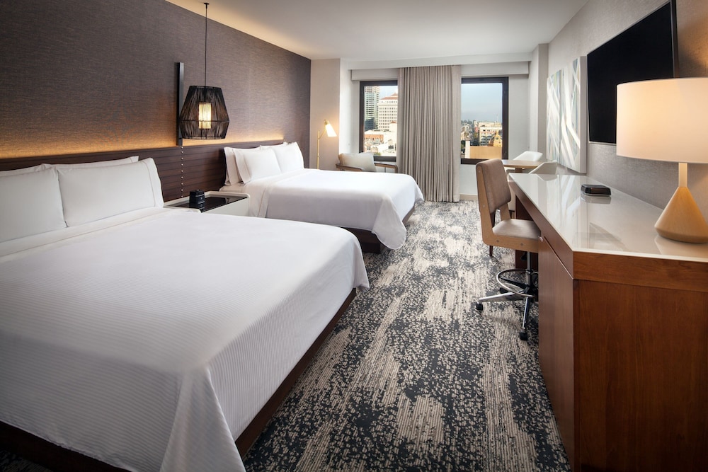 Premium Room, 2 Queen Beds - Photo 1
