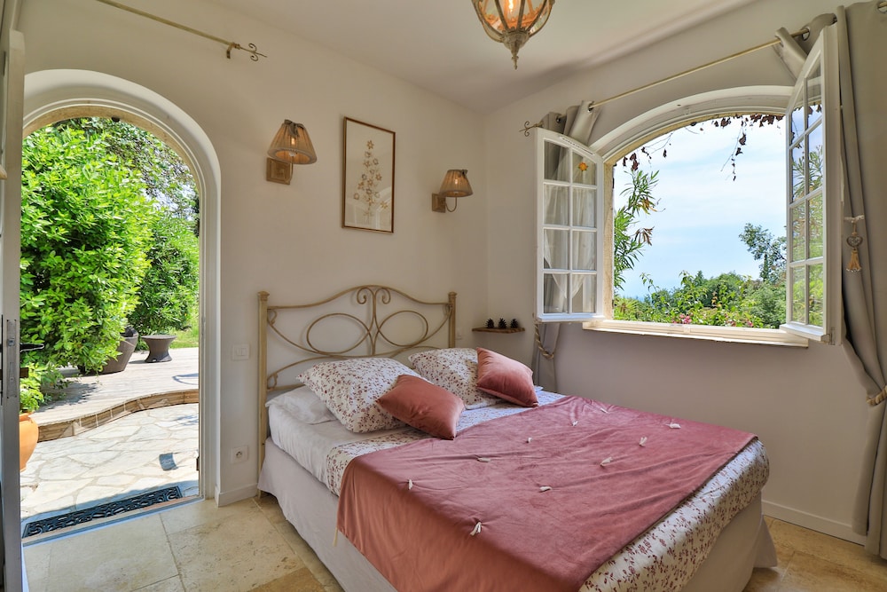 Comfort Double Room, 1 Double Bed, Non Smoking, Sea View (Chambre Rose)