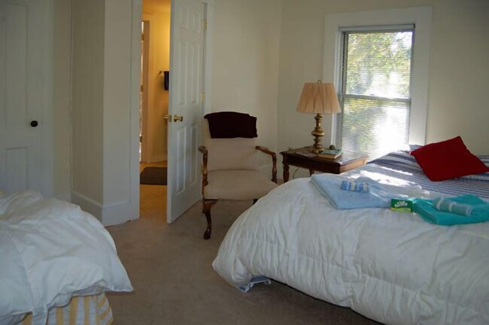 Island Suite, 1 Full and 1 Single photo 1