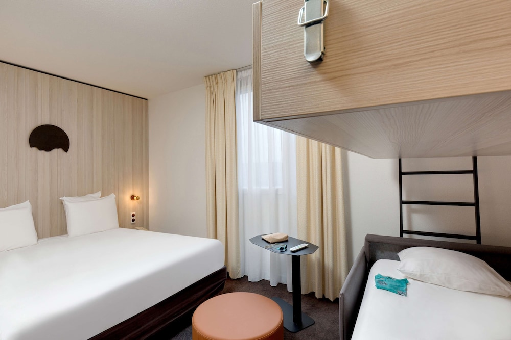 Standard Room, Multiple Beds - Photo 2