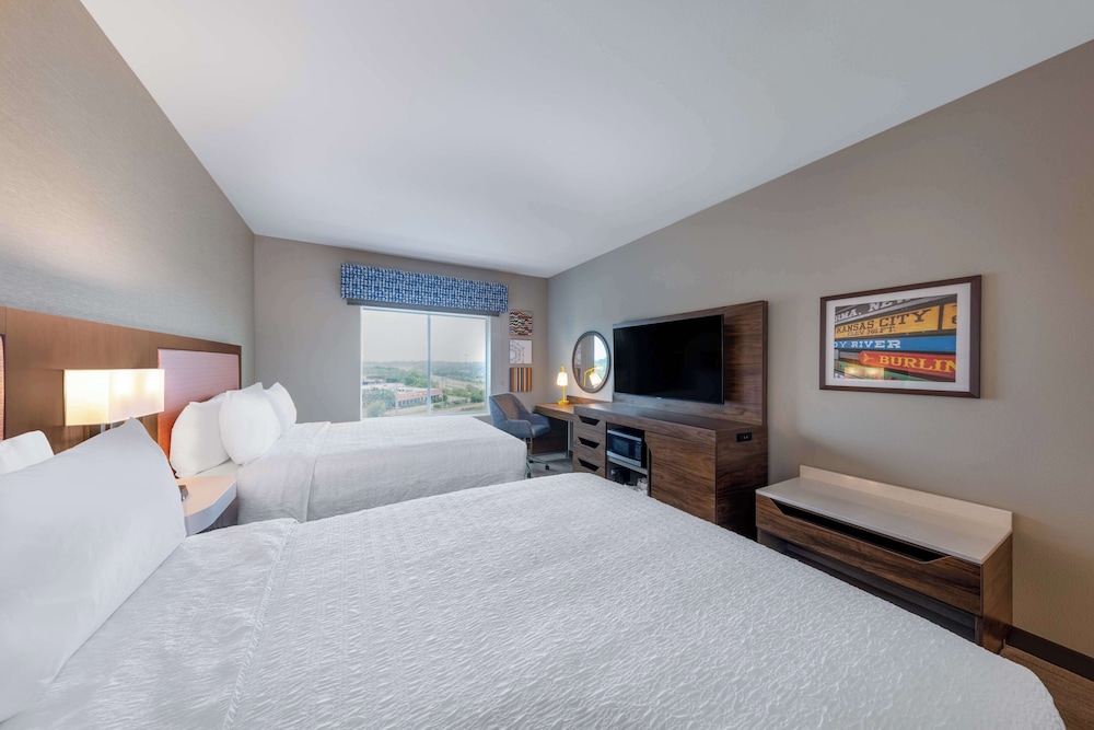 Room, 2 Queen Beds, Refrigerator - Photo 2