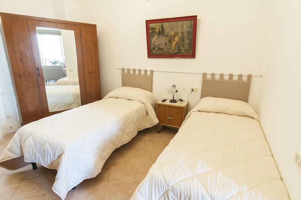 Double or Twin Room - Photo 2