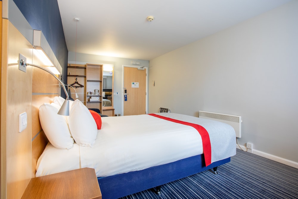 Standard Room, 1 Double Bed, Accessible (with Free Hot Breakfast) - Photo 8