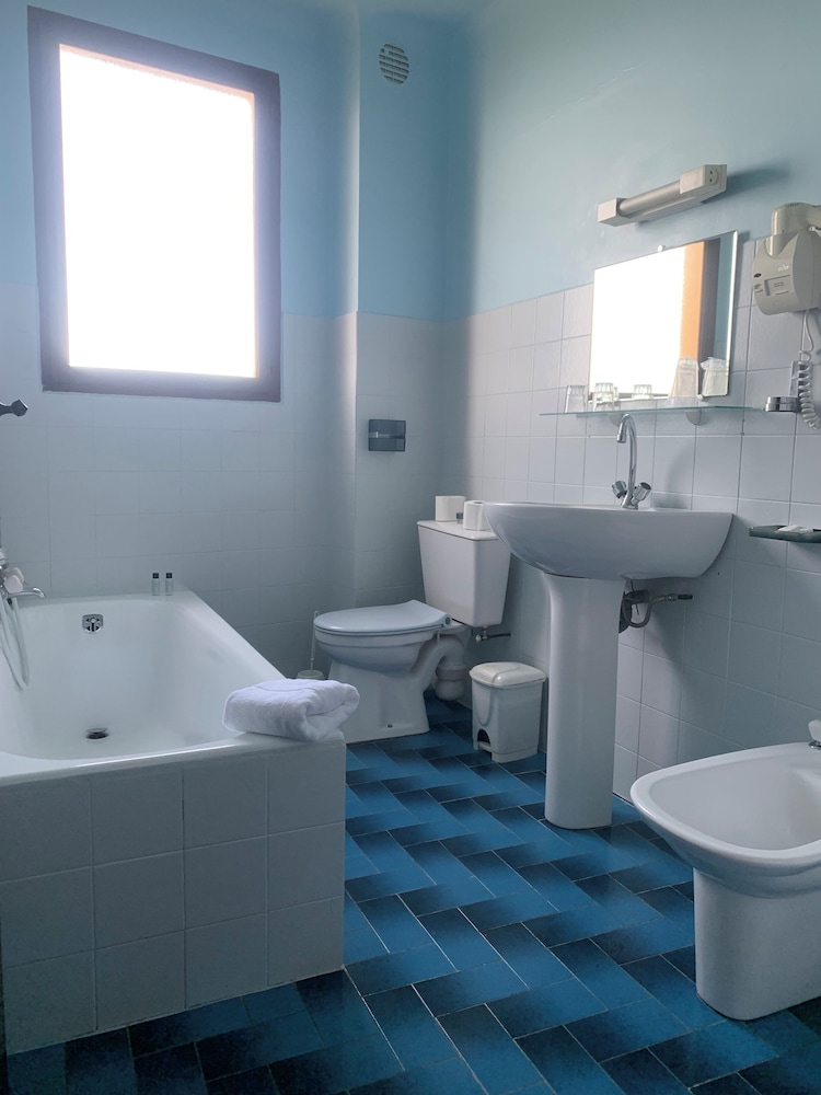 Double or Twin Room, Ensuite - Photo 11