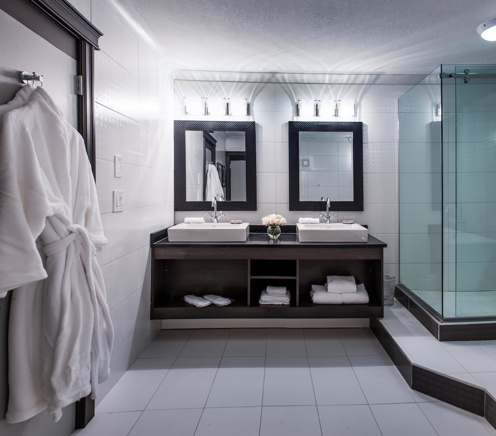Suite, 1 King Bed, Non Smoking, Jetted Tub (Atrium) - Photo 8