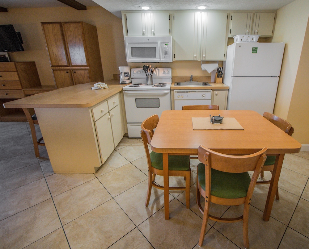 Condo, 1 Bedroom, Balcony, Ocean View (Leeward) photo 2